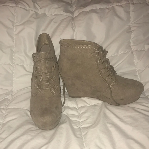 Taupe booties - Picture 1 of 2